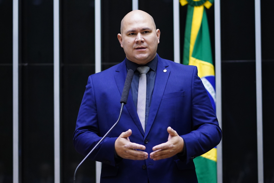 Deputado Abílio Brunini é denunciado ao STF por ataque a Erika Hilton